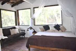 Charming cabin in the jungle - Image 4