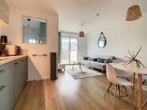 Cozy quiet house, private parking included - Image 3