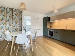 Cozy quiet house, private parking included - Image 2