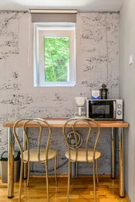 Charming Studio with Garden & Parking - Image 4