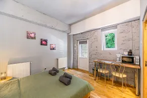 Charming Studio with Garden & Parking - Image 3