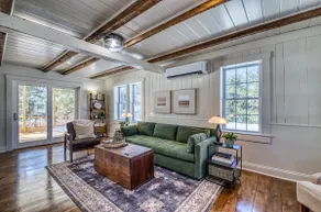 Modern lake front home - Image 5