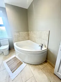 Modern Luxury Spacious 2 Bed House in Rochester - Image 4