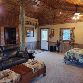 Bowman Pond Cabin, spacious 1 bdrm open floor plan - Image 5