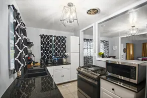 Elegant Home Near Golf Course - Image 3