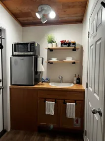 Petite Suite Near Bay Street - Image 5