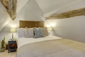 Loft Cottage by Spa Town Property - 2 Bed Tudor Retreat Near to Stratford-upon-Avon, Warwick & Solihull - Image 3