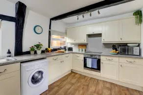 Loft Cottage by Spa Town Property - 2 Bed Tudor Retreat Near to Stratford-upon-Avon, Warwick & Solihull - Image 4