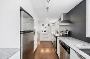 Big comfy house! Free parking, Fast Wi-Fi - Image 4