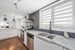 Big comfy house! Free parking, Fast Wi-Fi - Image 2