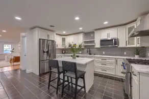 Central Luxury 3-Level Home - Rooftop + Garage - Image 4