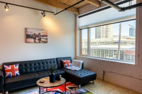 Air conditioned Downtown Edmonton London Loft - Image 5