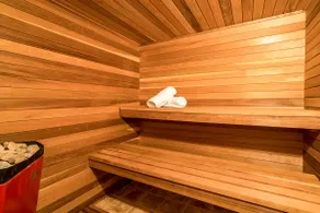 Sundance of Blantyre Lodge +Hot Tub +Sauna +Pond - Image 5