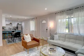 Fully Updated-Cozy-King Beds-Centrally Located - Image 2