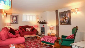NEW: Exquisite 3-bed & parking! 16th Century charm - Image 3