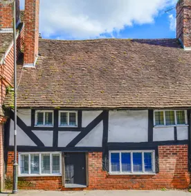 NEW: Exquisite 3-bed & parking! 16th Century charm - Image 5