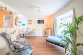Idyllic sea-side retreat! - Image 2