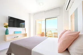 Spectacular sea, terrace & pool - Image 3