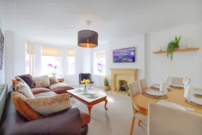 Seaside spacious 4 BR Nr Town centre pet friendly sailing & open golf course - Image 2