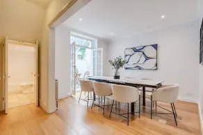 Belgravia - Charming Spacious 4 Bed Home for 9 - Image 2