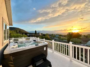 Luxury Retreat with Spectacular Views - Image 3