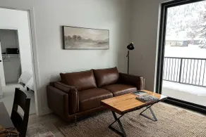 Cozy Huckleberry Hideaway, brand-new with Hot Tub - Image 4