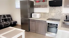 Riverfront apartment - Image 2