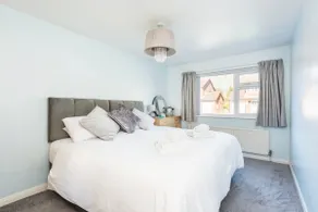 14 Acomb Wood Drive Peaceful 2-Bed Home in York with Free Parking - Pass the Keys - Image 5