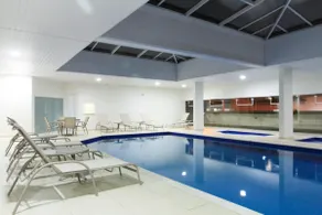 Space, style and king size bed high above the city - Image 3