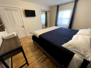 Central - 3 beds, King Bed, 2 TVs, 2 bathrooms - Image 2