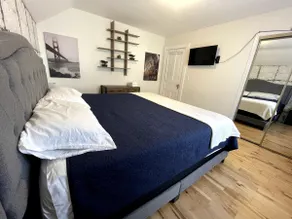 Central - 3 beds, King Bed, 2 TVs, 2 bathrooms - Image 3