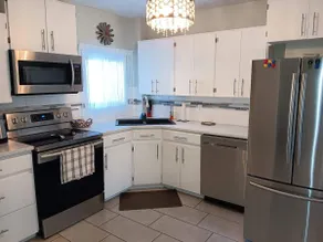 Central - 3 beds, King Bed, 2 TVs, 2 bathrooms - Image 4