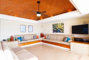 Four Bedroom Beach Front Villa - Image 4