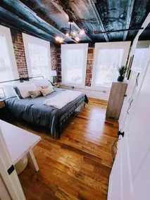 King's Court (Apt C)-Luxury 2br w/ King Bed Dwntwn - Image 5