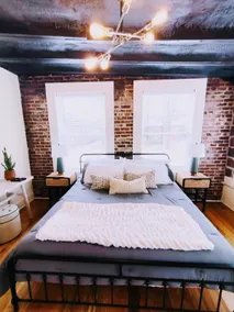 King's Court (Apt C)-Luxury 2br w/ King Bed Dwntwn - Image 2