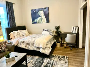 Historic Downtown Studio w Kitchen - Image 3