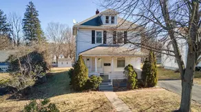 Cozy Apartment Near Wesleyan and Town Center - Image 4