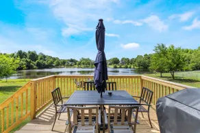 Waterfront Wonder:Lake Views, Quiet, Central, Pets - Image 4