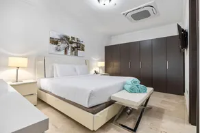 Amazing 2BR 2BA Condo @ Great Location w/ Pool GYM - Image 4