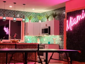 MIAMI theme w/firepit 5min DTown - Image 2