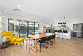 Family Friendly Close 2 Airport, Optus, Crown & City - Image 2