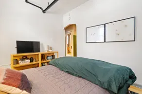 The Shingle Life • Vintage 1BR Near Wrigley - Image 3