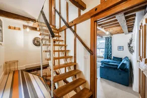 Chic Cottage-style 2-bed Maisonette - Image 3