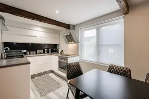 Chic Cottage-style 2-bed Maisonette - Image 4