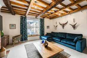 Chic Cottage-style 2-bed Maisonette - Image 2