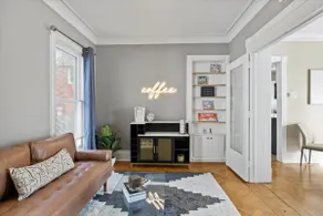 Luxury Entertaining 4BR House - Image 2