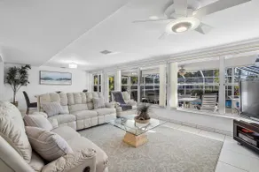 Heated Pool/Jacuzzi Paradise: Cozy Miami Retreat - Image 4