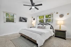 Heated Pool/Jacuzzi Paradise: Cozy Miami Retreat - Image 3