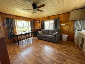 1 bedroom lake view cabin. Pet friendly. - Image 2