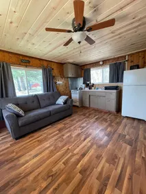 1 bedroom lake view cabin. Pet friendly. - Image 3